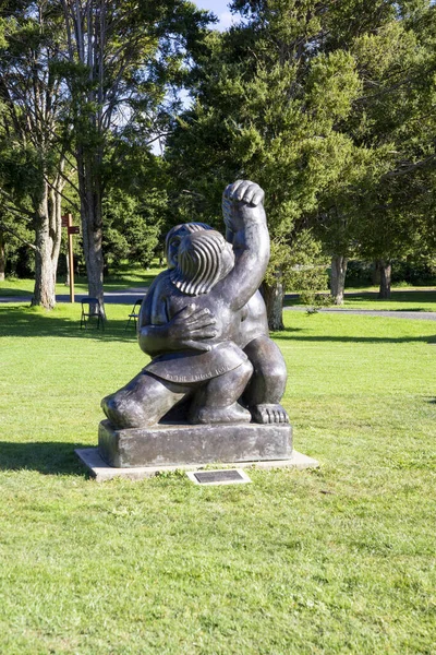오클랜드 뉴질랜드 March 2023 Bronze Sculpture End Love Botanical Gardens — 스톡 사진