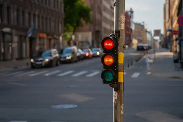 Hollanda, Amsterdam 'da trafik ışığı var.
