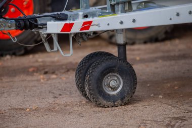 Yoldaki kazıcıyı kapat.