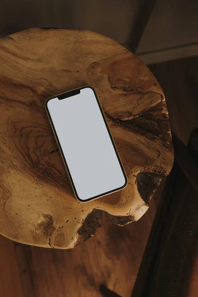 Pusty Ekran Telefonu Komórkowego Miejsca Ksero Drewnianym Stole Bocznym Płaskie — Zdjęcie stockowe