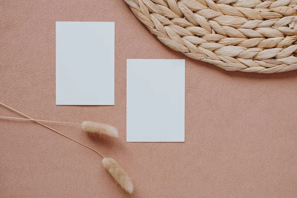 Cartão Papel Branco Com Espaço Cópia Mockup Elegante Talo Grama — Fotografia de Stock