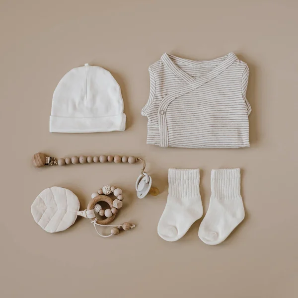 Grundläggande Kroppsdräkt Hatt Strumpor Napphållare Med Hållare Nyfödda Baby Kläder — Stockfoto