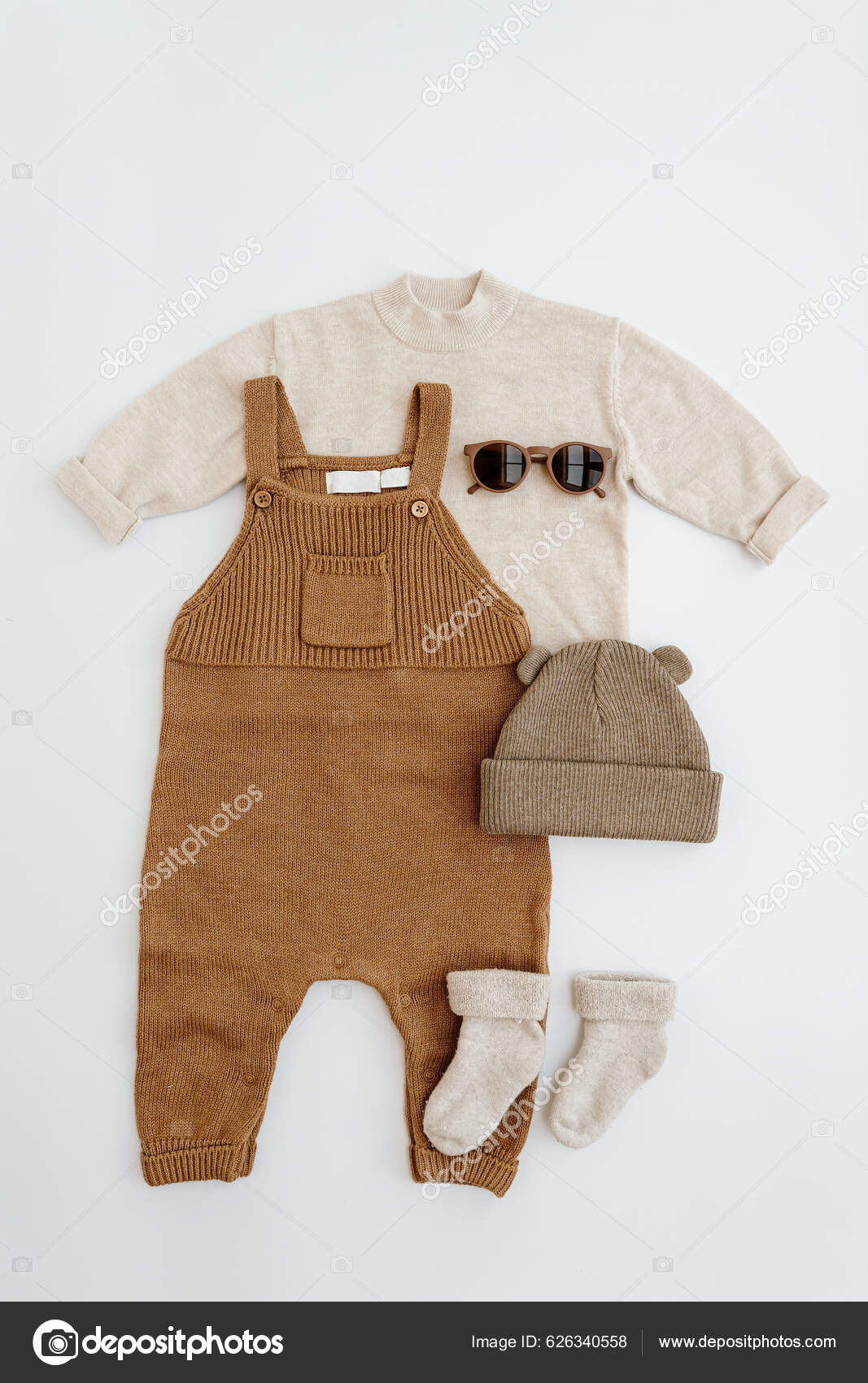 Ωραία Ρούχα Μωρού Ουδέτερα Προς Φύλο Κοστούμια Πουλόβερ Παιδικά Γυαλιά —  Φωτογραφία Αρχείου © maximleshkovich #626340558