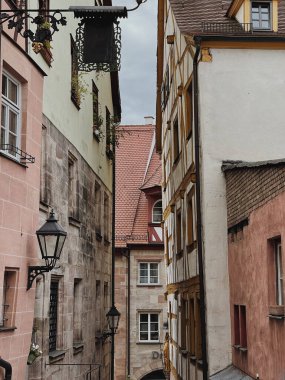 Geleneksel Avrupa eski kasaba binaları. Almanya, Nuremberg 'deki eski tarihi mimari