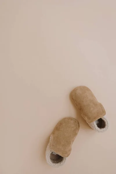 Ζεστά Παιδικά Μίνι Μποτάκια Παπούτσια Από Suede Ουδέτερο Παστέλ Κοραλλί — Φωτογραφία Αρχείου