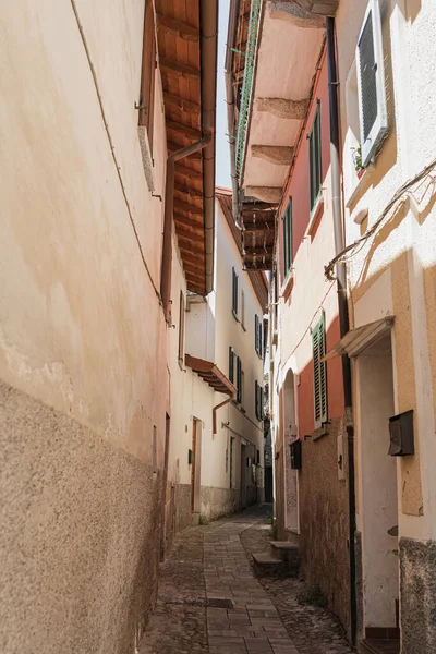 Старая Итальянская Архитектура Традиционные Европейские Старые Городские Здания Деревянные Окна — стоковое фото