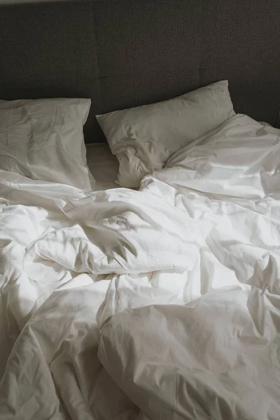 Bedroom Concept Comfortable Bed White Crumpled Bed Linens Pillows Sunlight — Φωτογραφία Αρχείου
