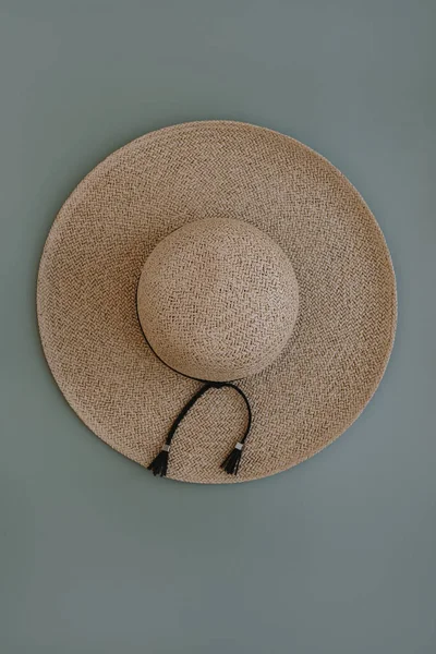 Φόντο Μόδας Ψάθινο Καπέλο Μπλε Flatlay Πάνω Όψη — Φωτογραφία Αρχείου