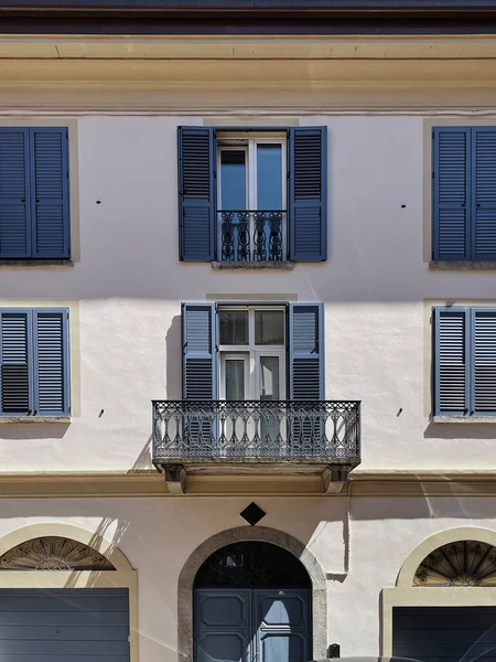 Alte Historische Architektur Italien Traditionelle Europäische Altstadtbauten Ästhetisches Sommerreisekonzept Schatten — Stockfoto