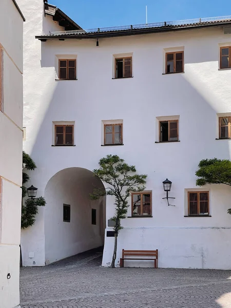 Alte Historische Architektur Italien Traditionelles Europäisches Altstadtgebäude Holzfenster Rollläden Und — Stockfoto