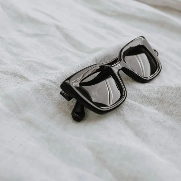 Minimal Αισθητική Σύνθεση Μόδας Μοντέρνα Γυναικεία Γυαλιά Ηλίου Κομψό Κομψό — Φωτογραφία Αρχείου