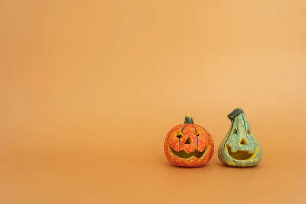 Halloween Pumpkins Turuncu Zemin Üzerine — Stok fotoğraf