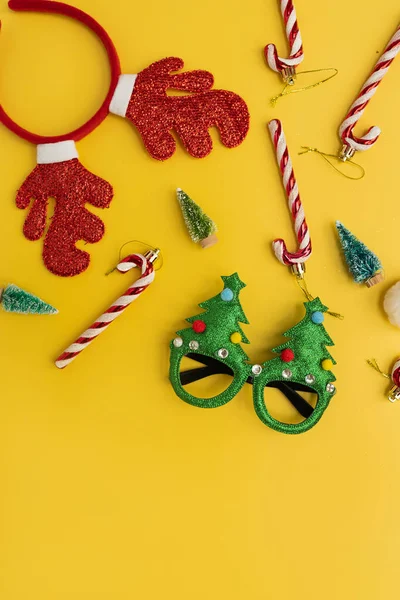 Colorati Divertenti Occhiali Natale Bastoncini Zucchero Corna Cervo Cappello Babbo — Foto Stock