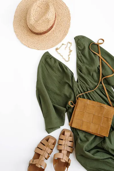 Esthetische Modecompositie Met Vrouwelijke Kleding Accessoires Groene Avondjurk Strohoed Leren — Stockfoto