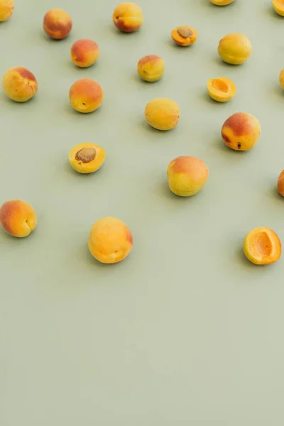 Aesthetic Fruit Background Ripe Juicy Peaches Pastel Green Background Fresh — Stock Photo, Image