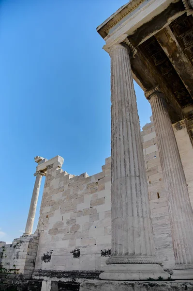 Starożytna Świątynia Partenon Akropolu Ateny Grecja Jasnym Tle Błękitnego Nieba — Zdjęcie stockowe