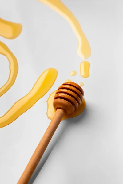 Wooden Dipper Honey Isolated White Background Golden Organic Floral Honey — Stock Fotó