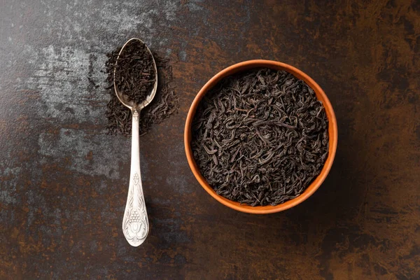 Dry Black Tea Leaves Clay Bowl Vintage Spoon Dark Background — Foto de Stock
