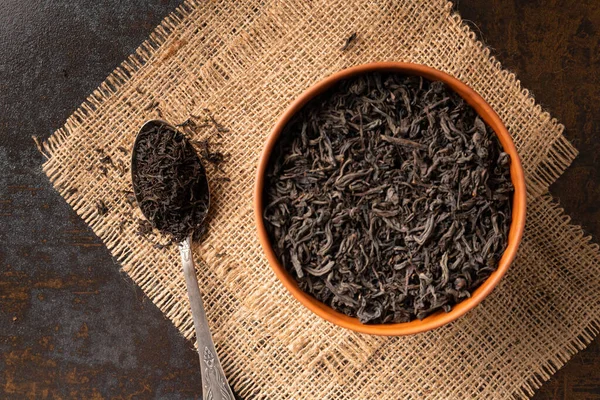 Dry Black Tea Leaves Clay Bowl Vintage Spoon Dark Wooden — Foto de Stock