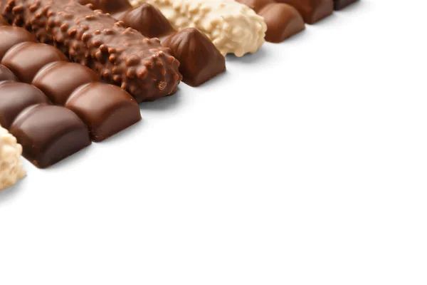 テキストのためのスペースで隔離された白の異なるタイプのチョコレートバー 白を基調としたミルク ホワイト ブラックチョコレート — ストック写真