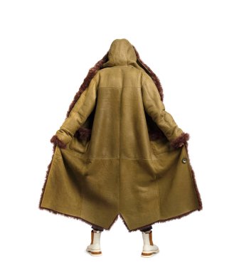 Teşhirci kız ceketinin düğmelerini açtı ve beyaz bir arka planda vücudunu gösterdi, teşhircilik, zihinsel bozukluklar..