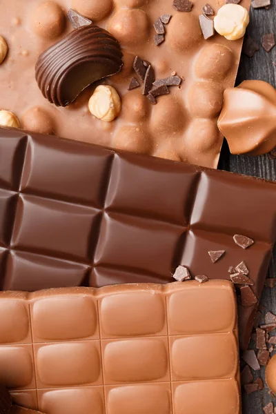 Koyu Çikolata Fındıklı Sütlü Çikolata Yakın Plan Çikolatalar Üst Kısım — Stok fotoğraf