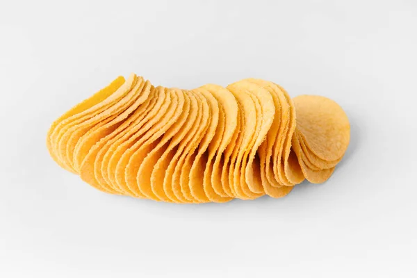 Chipsy Ziemniaczane Pięknym Identycznym Kształcie Białym Tle Bliska Szkodliwe Jedzenie — Zdjęcie stockowe