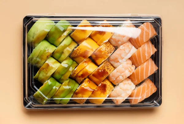 Una Serie Brillanti Rotoli Sushi Multicolore Con Gamberetti Salmone Anguilla — Foto Stock