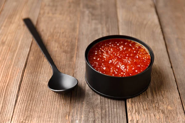 Caviar Saumon Rouge Dans Une Boîte Ouverte Noire Une Cuillère — Photo