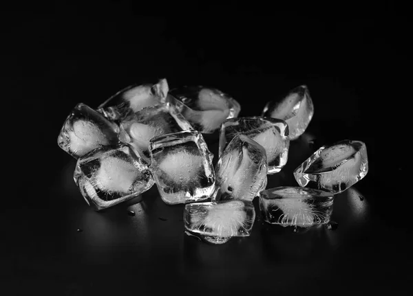 Кубики Льоду Ізольовані Чорному Фоні — стокове фото