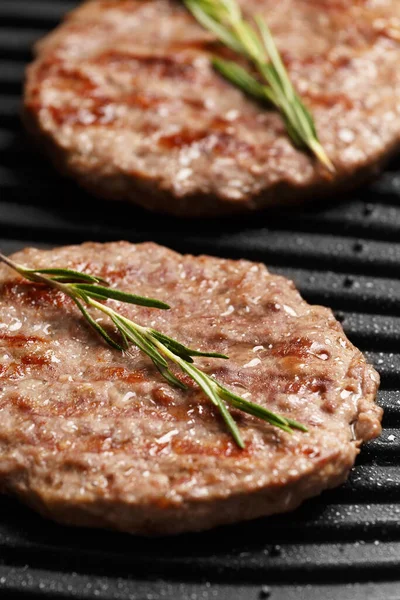 Köttbiffar Till Hamburgare Stekta Med Kryddor Smart Elgrill Matlagning Hemlagade — Stockfoto