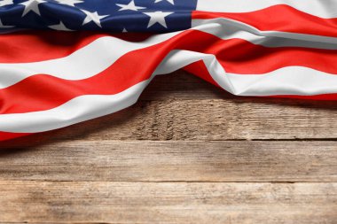 Kırsal ahşap arka planda Amerikan bayrağı, kopyalama uzayı. Amerikan halkının gururu. ABD 'de bağımsızlık, özgürlük ve vatanseverliğin sembolü.