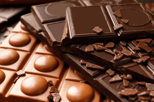 Çikolata Çeşitleri Siyah Sütlü Çikolata Bütün Barlar Parçalar Çikolata Parçacıkları — Stok fotoğraf
