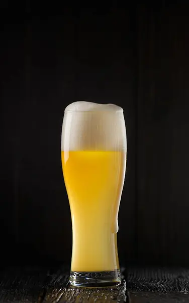Glass Light Beer Beautiful Dense Foam Dark Background Copy Space — Stock Photo, Image