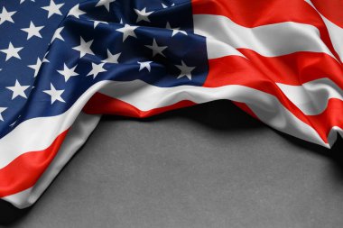 Siyah arka planda Amerikan bayrağı, kopyalama uzayı. Amerikan halkının gururu. ABD 'de bağımsızlık, özgürlük ve vatanseverliğin sembolü.