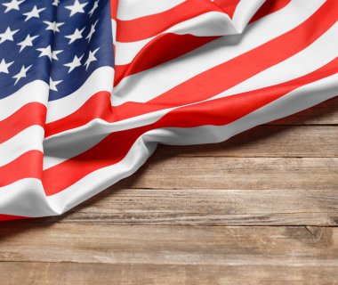 Kırsal ahşap arka planda Amerikan bayrağı, kopyalama uzayı. Amerikan halkının gururu. ABD 'de bağımsızlık, özgürlük ve vatanseverliğin sembolü.