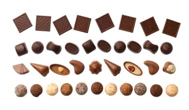 Beyaz üzerine izole edilmiş çeşitli çikolatalar. Şekerleme konsepti, çikolata çeşitleri. Çeşitli tatlılar: trüf, pralinler, çikolatalar.