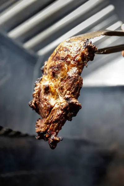Appetitliche Saftige Ribeye Steaks Werden Einem Restaurant Aus Nächster Nähe Stockbild