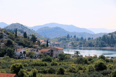 Hırvatistan 'daki Bacina göllerinin manzarası