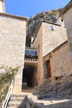 Hırvatistan 'ın Brac kentindeki ünlü Blaca manastırı.