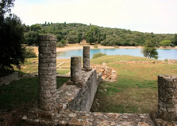 stock image Pillars of a Roman villa in the lovely Verige bay in national park Brioni, Croatia