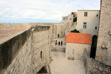 Hırvatistan 'ın Dubrovnik kentinin duvarlarında manzara