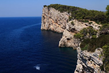 Ulusal park Telascica 'nın ünlü uçurumları, Dugi Otok adası, Hırvatistan