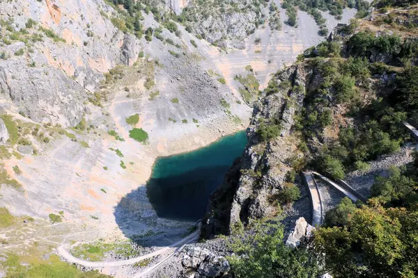 Hırvatistan 'ın İmotski kentinin mavi gölü