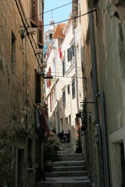 Hırvatistan 'ın Korcula kentindeki tipik sokak