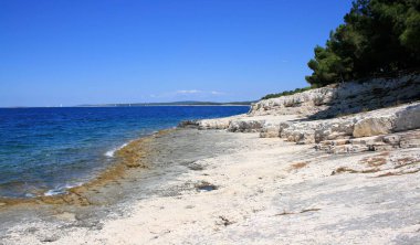 Hırvatistan 'ın Mali Losinj adası yakınlarındaki kıyı şeridi