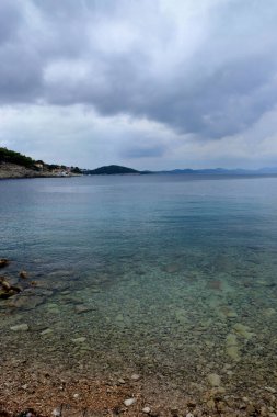 Hırvatistan 'ın Rovenska, Losinj adasında denizin üzerindeki bulutlar