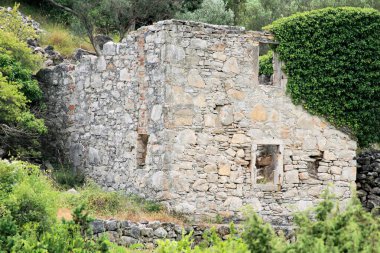 Rovenska yakınlarındaki harabe, Losinj adası, Hırvatistan