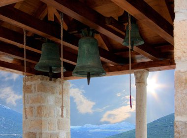 Hırvatistan 'ın Ston, Peninsula Peljesac kentindeki eski bir kalede çanlar çalıyor