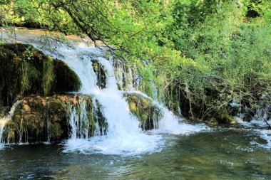 Hırvatistan 'ın eski değirmen kenti Rastoke' taki şelaleler